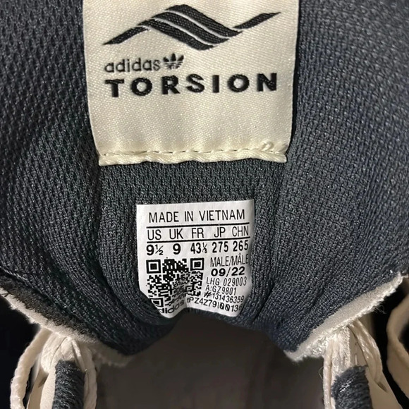 EUC Adidas Torsion Sneakers - Picture 7 of 7